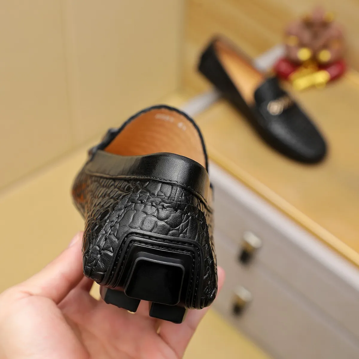 Men's shoes 💰360 💰 LV Louis Vuitton's top-quality Peaches men's shoes 💯Original copy of the official website, the upper is made of imported official website 1:1 material ❌Italian 🇮🇹 cowhide surface, imported pigskin lining. It’s definitely not made with ordinary craftsmanship, it’s the model used by celebrities! The factory’s craftsmanship is designed to create the most perfect shoes for trendy men! Colors available! 38-44 yards